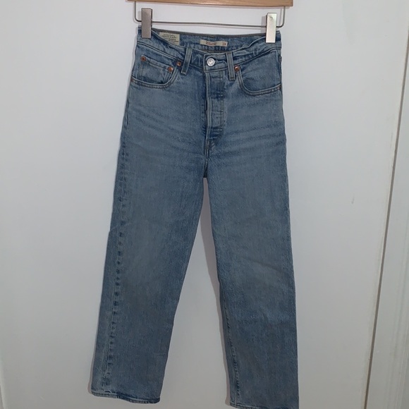 Levi’s Ribcage Straight Ankle Jeans - Picture 5 of 13